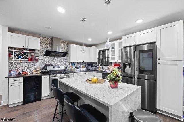 2080 Jones Rd, Fort Lee Boro, NJ 07024