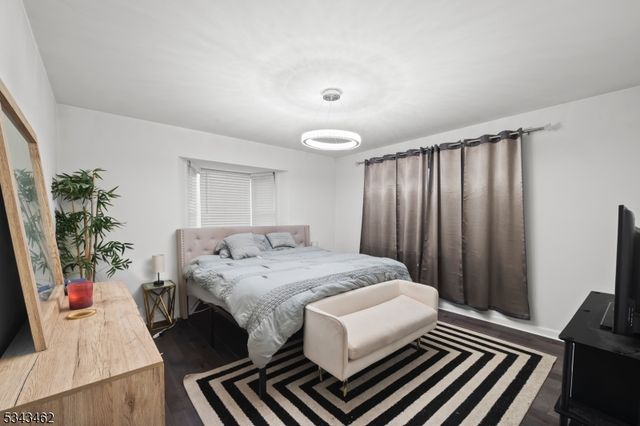 2080 Jones Rd, Fort Lee Boro, NJ 07024