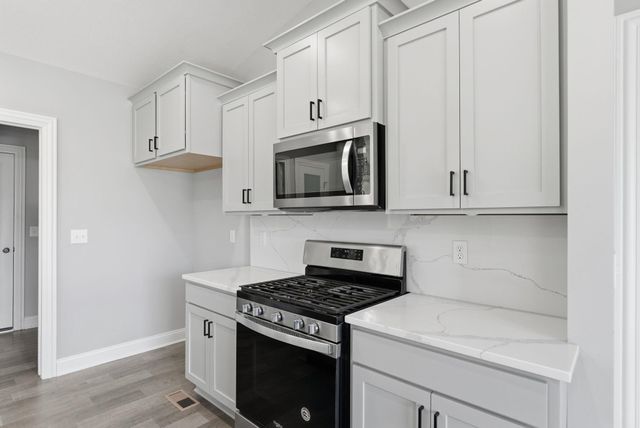 1711 S Bedford St, Wichita, KS 67207