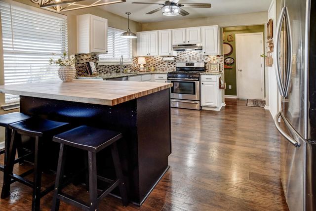 104 Trapper TRL, Bastrop, TX 78602