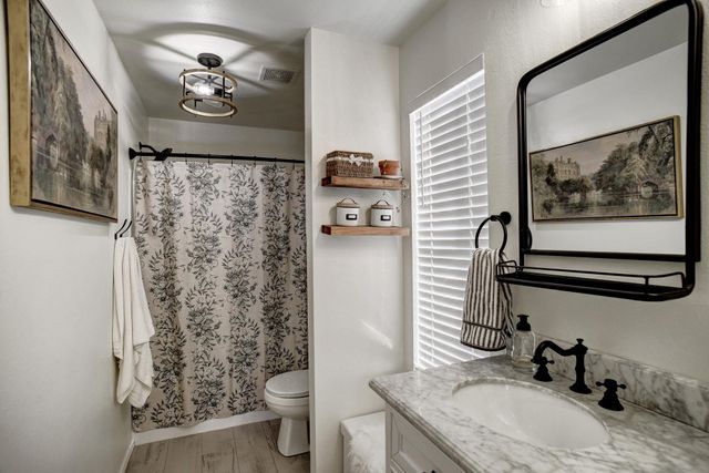 104 Trapper TRL, Bastrop, TX 78602