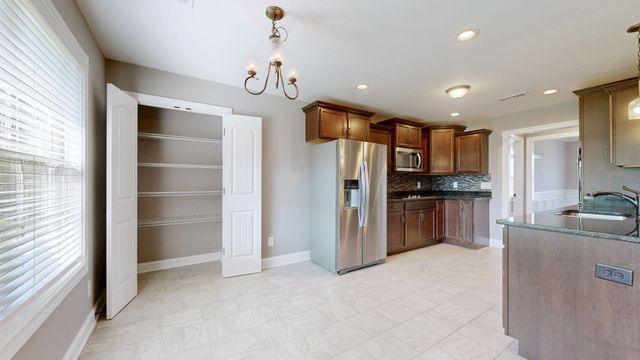 161 Roanoke Station Cir, Clarksville, TN 37043