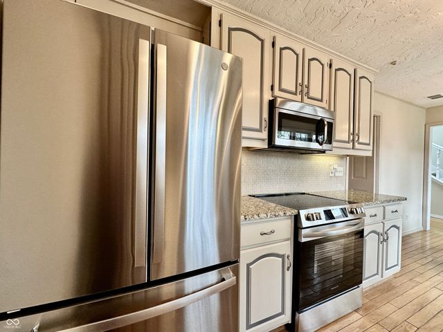 1030 Stratford Hall Street 17-3, Indianapolis, IN 46260