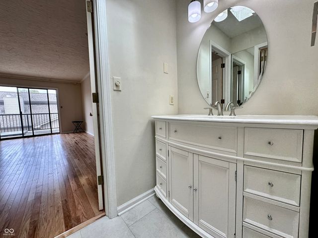 1030 Stratford Hall Street 17-3, Indianapolis, IN 46260