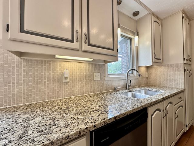 1030 Stratford Hall Street 17-3, Indianapolis, IN 46260