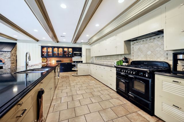 1901 Rose Point, Athens, TX 75752