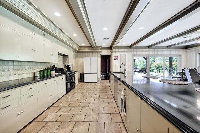 1901 Rose Point, Athens, TX 75752