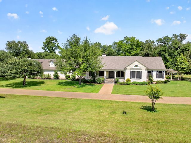 1901 Rose Point, Athens, TX 75752