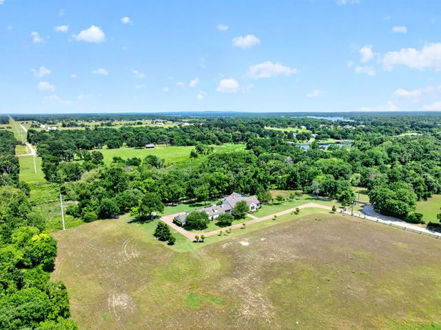 1901 Rose Point, Athens, TX 75752