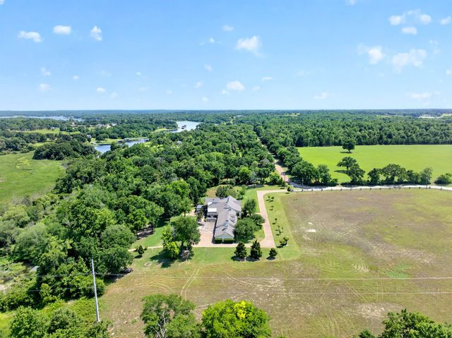 1901 Rose Point, Athens, TX 75752