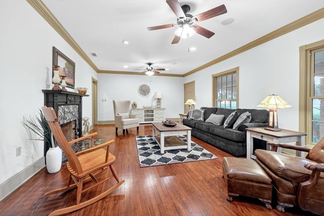 1901 Rose Point, Athens, TX 75752