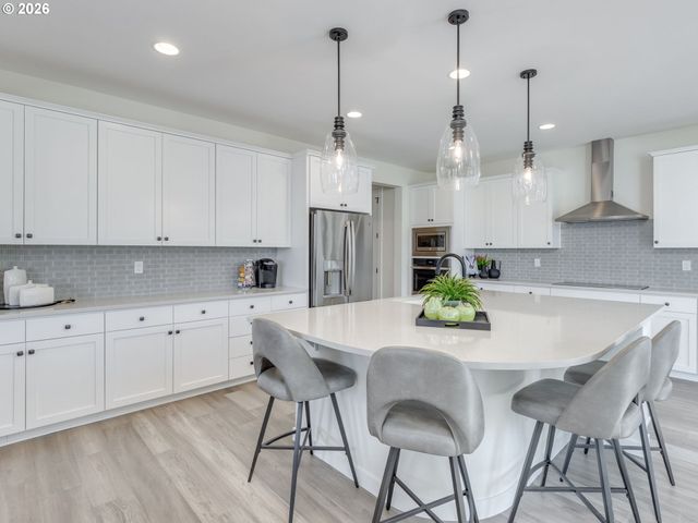 1877 Ne CURRIN CREEK Dr, Estacada, OR 97023