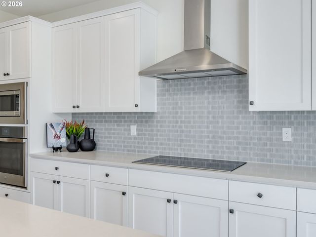 1877 Ne CURRIN CREEK Dr, Estacada, OR 97023