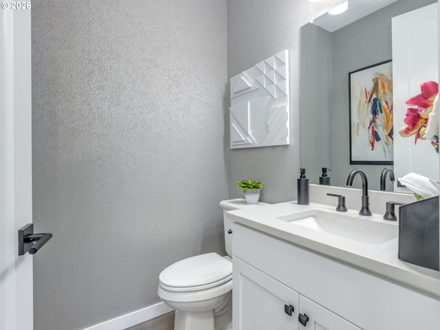 1877 Ne CURRIN CREEK Dr, Estacada, OR 97023