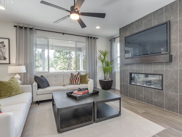 1877 Ne CURRIN CREEK Dr, Estacada, OR 97023