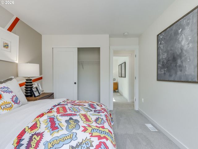 1877 Ne CURRIN CREEK Dr, Estacada, OR 97023