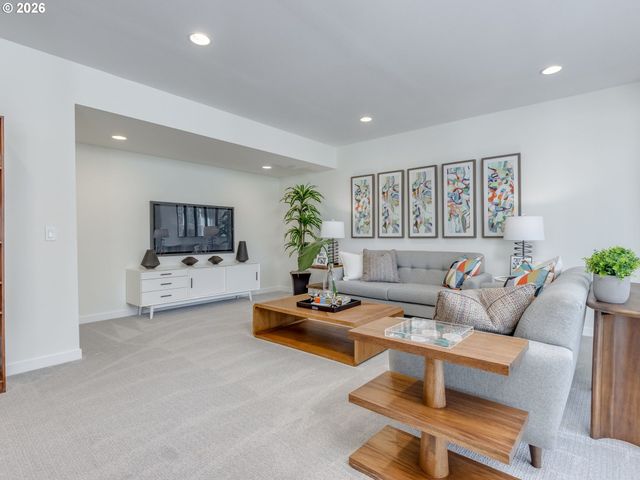 1877 Ne CURRIN CREEK Dr, Estacada, OR 97023