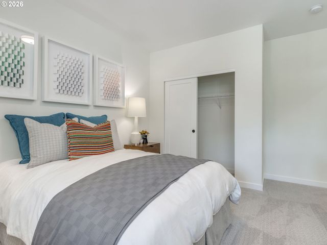 1877 Ne CURRIN CREEK Dr, Estacada, OR 97023