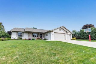 2326 OLDE COUNTRY CIRCLE, Kaukauna, WI 54130