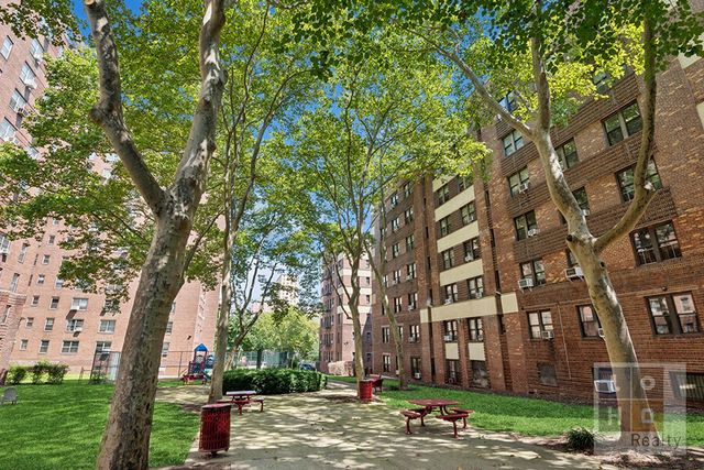 500 Grand Street BGB, New York City, NY 10002