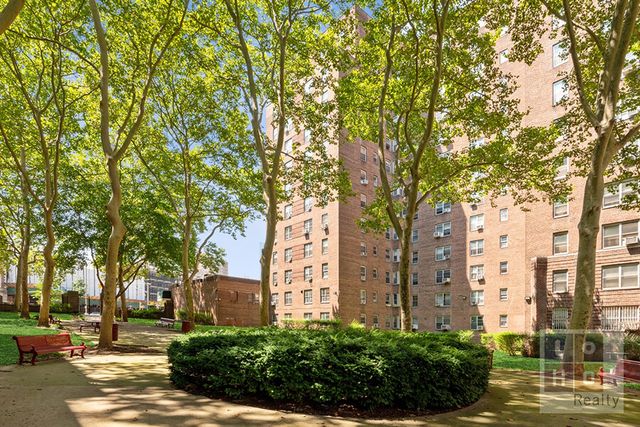 500 Grand Street BGB, New York City, NY 10002