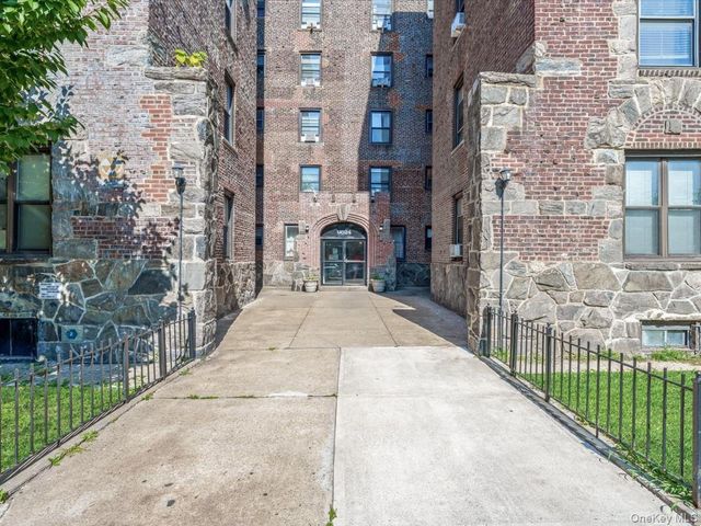 9524 Fort Hamilton Parkway 301, Brooklyn, NY 11209