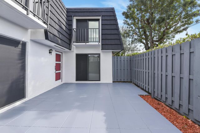 102 Woodland Road, Palm Springs, FL 33461