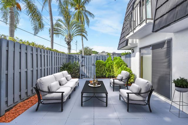 102 Woodland Road, Palm Springs, FL 33461