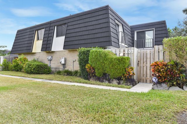 102 Woodland Road, Palm Springs, FL 33461