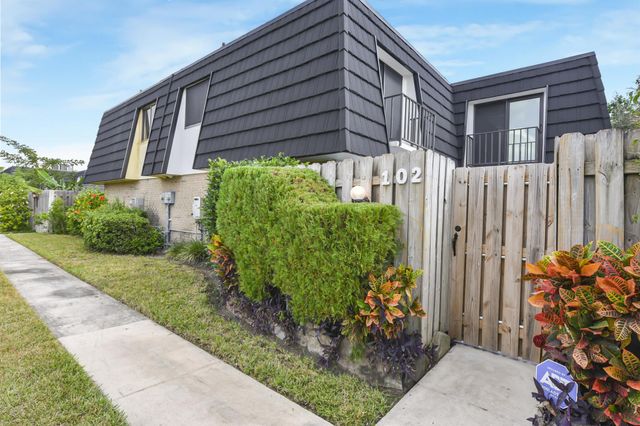 102 Woodland Road, Palm Springs, FL 33461