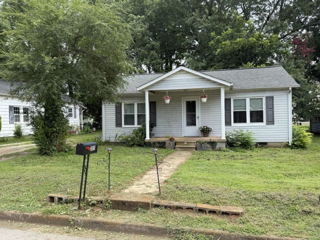 315 Debus St, Lawrenceburg, TN 38464