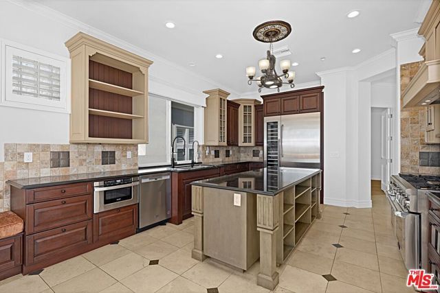 16646 Calle Brittany, Pacific Palisades (los Angeles), CA 90272