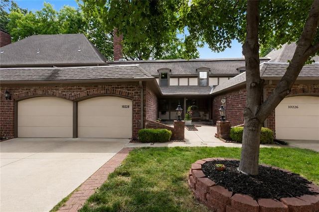 10228 ROBINSON Street, Overland Park, KS 66212