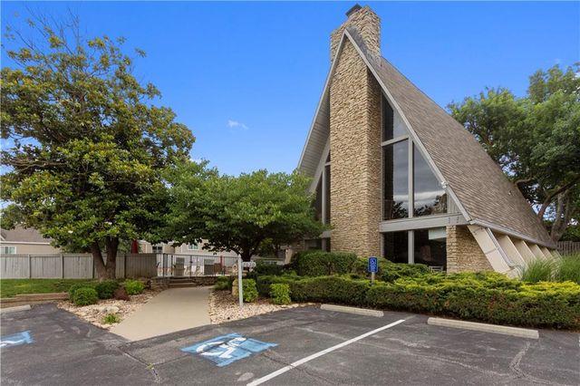 10228 ROBINSON Street, Overland Park, KS 66212