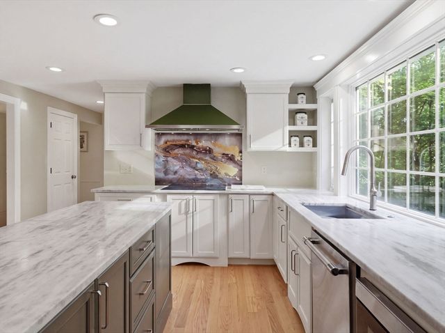 75 Spring Grove Rd, Andover, MA 01810