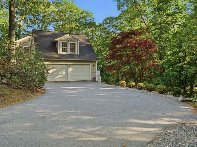 75 Spring Grove Rd, Andover, MA 01810