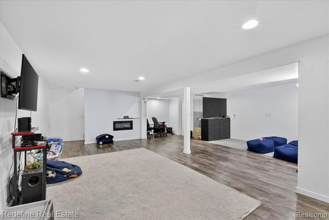 395 Nichols Drive, Saline, MI 48176