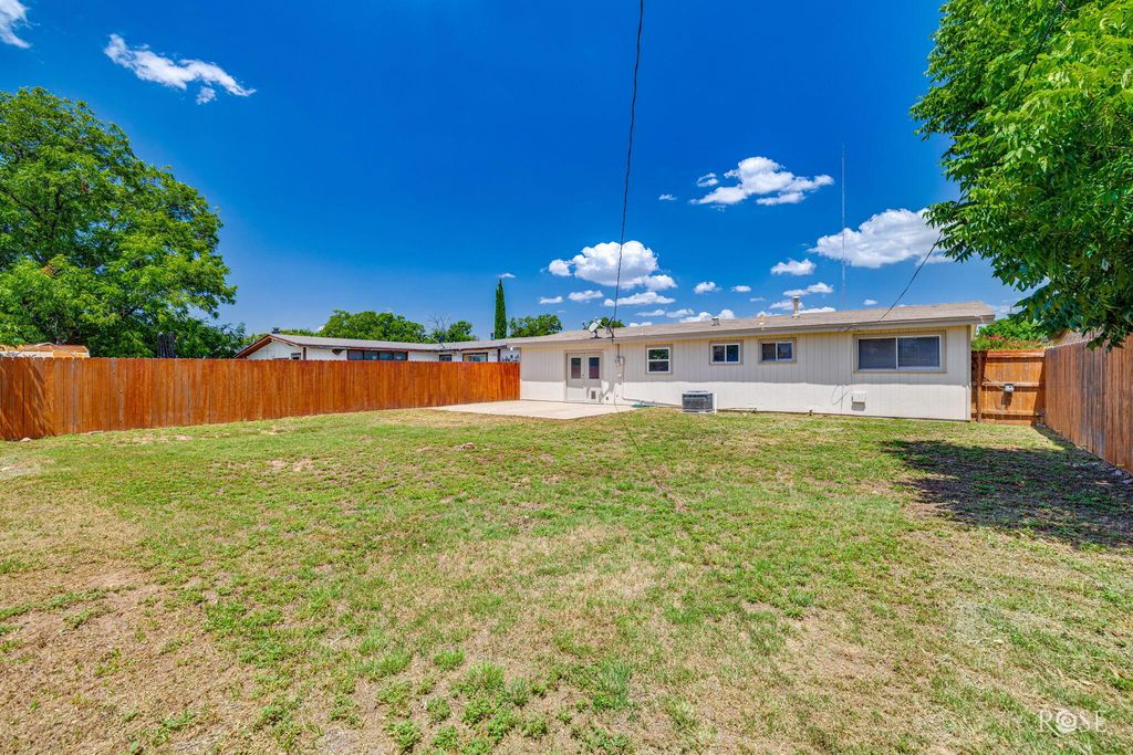 Image 20 of property listing at 2215 Chapman Street, San Angelo, TX 76901
