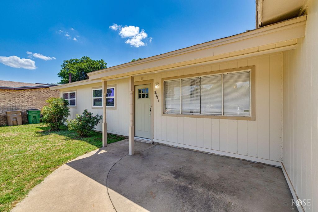 Image 4 of property listing at 2215 Chapman Street, San Angelo, TX 76901