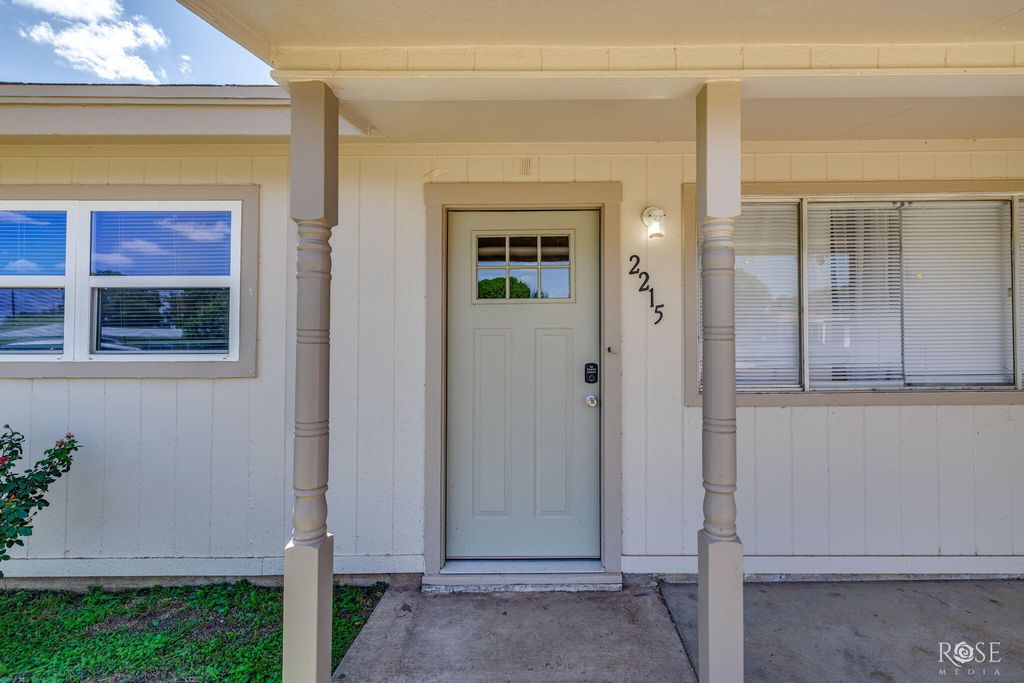 Image 5 of property listing at 2215 Chapman Street, San Angelo, TX 76901