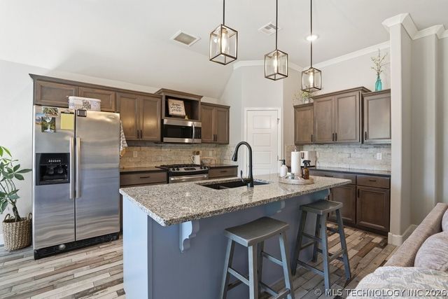 8804 N 63rd East Avenue, Owasso, OK 74055
