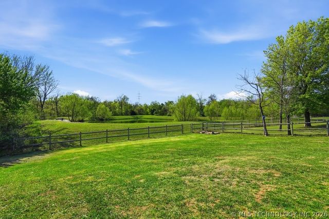 8804 N 63rd East Avenue, Owasso, OK 74055