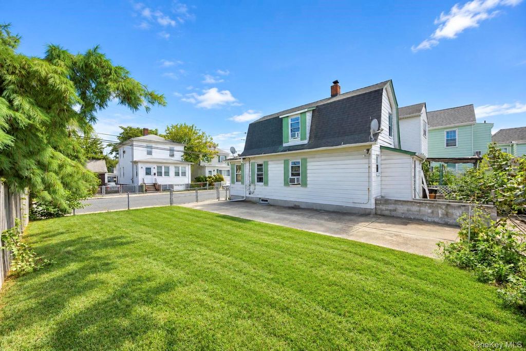 33 Claridge Avenue, Elmont, NY 11003 — photo 4