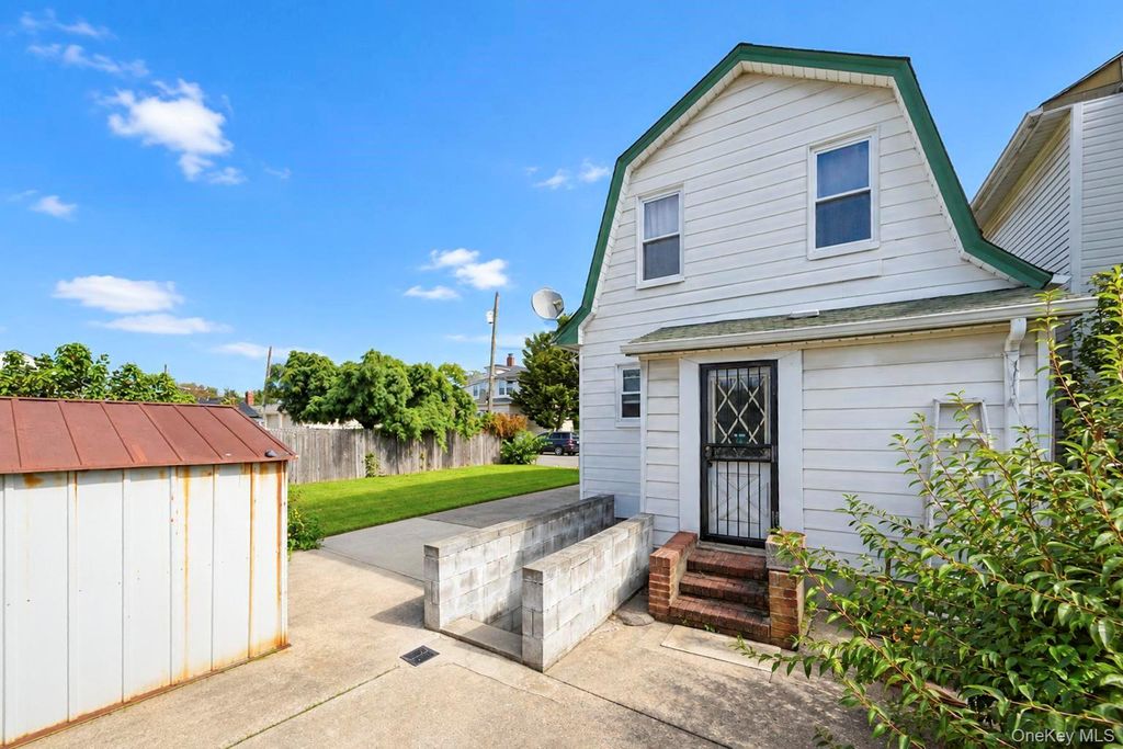 33 Claridge Avenue, Elmont, NY 11003 — photo 5