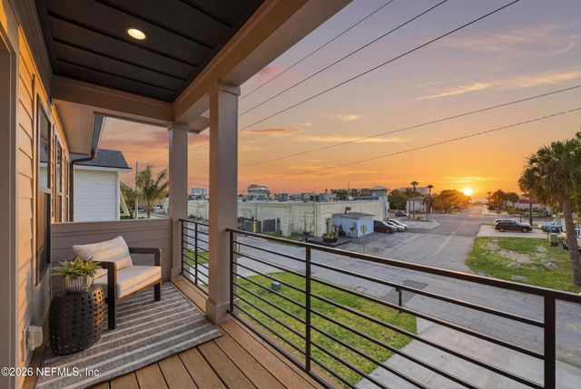 808 4TH Street S, Jacksonville Beach, FL 32250