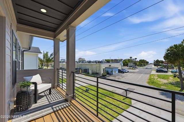 808 4TH Street S, Jacksonville Beach, FL 32250
