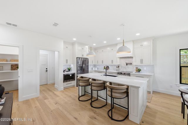 808 4TH Street S, Jacksonville Beach, FL 32250