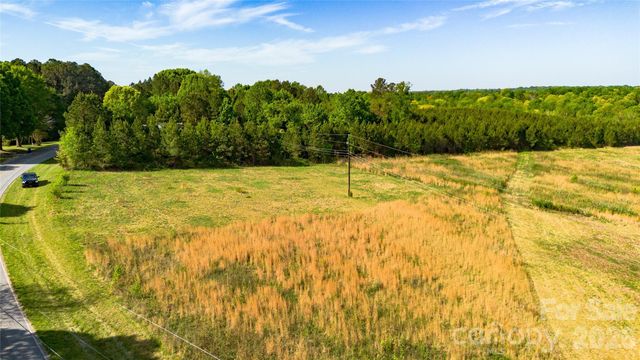 1075 Ring Tail Road, Claremont, NC 28610