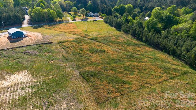 1075 Ring Tail Road, Claremont, NC 28610