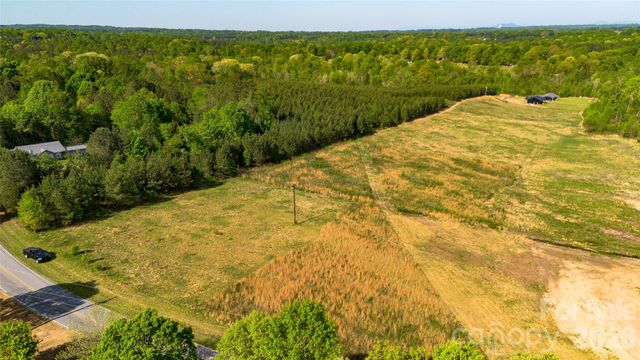 1075 Ring Tail Road, Claremont, NC 28610